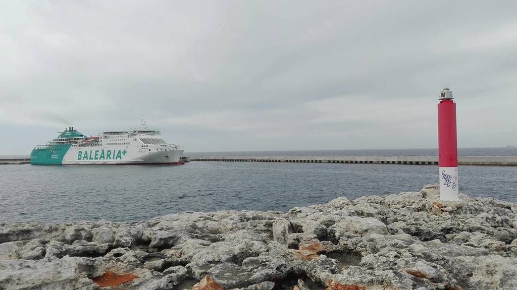 Balearia's tweet photo. En Ciutadella #MartiniSoler #ferry #ferryboat #ciutadella #menorca #igermenorca #port #puerto #FlotaBalearia #twit… https://t.co/ht1bjwmeLp https://t.co/PhdAS9vBY6