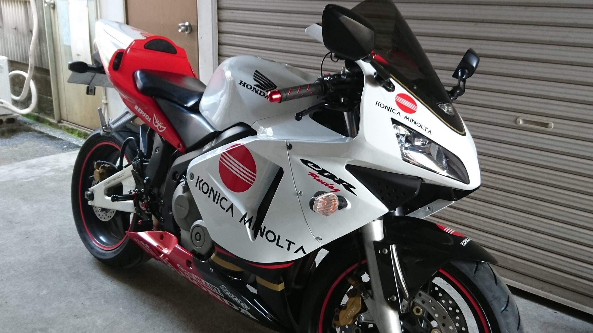 Yuki Cbr1000rr 赤のコニカミノルタ もう二度と中華カウル付けたくない D コニカミノルタ Cbr600rr 中華カウル