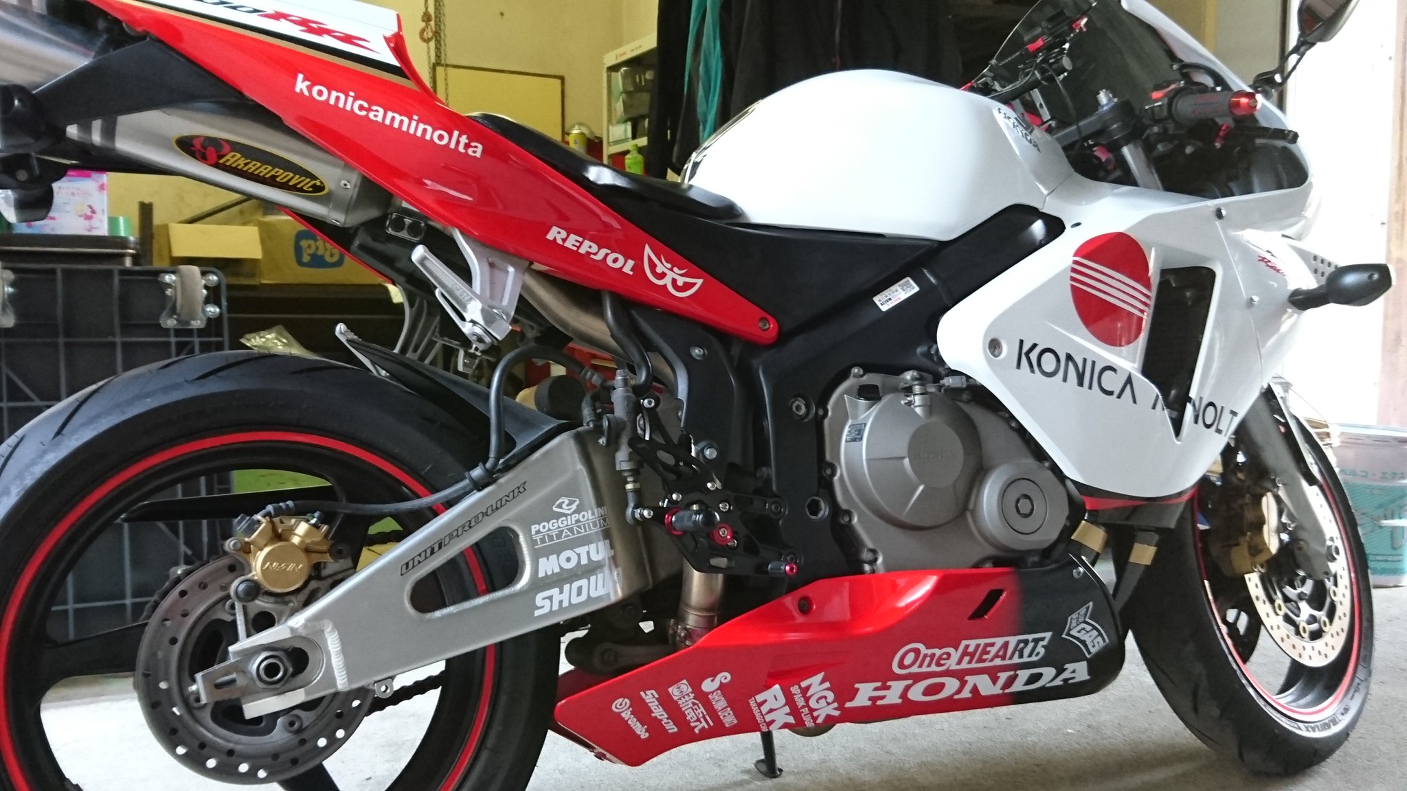 Yuki Cbr1000rr 赤のコニカミノルタ もう二度と中華カウル付けたくない D コニカミノルタ Cbr600rr 中華カウル