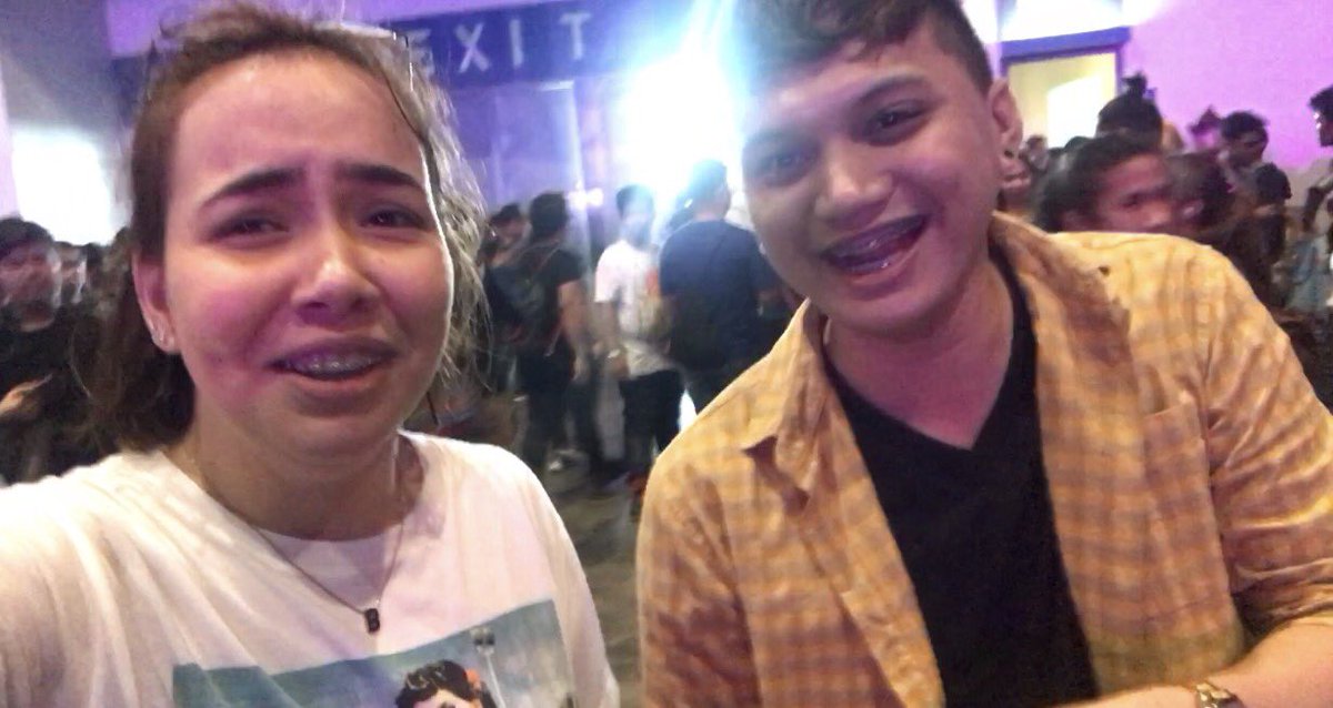 smnthasbllo's tweet photo. Yung gugawa ka ng first vlog mo then nakita mo yung crush mong youtuber HAHAHAHAHAHA ❤️ hi kuya @clarothethird #fangirlingaf SUPPORT ME PLS😂 https://t.co/ZZF8Aw7Kgg