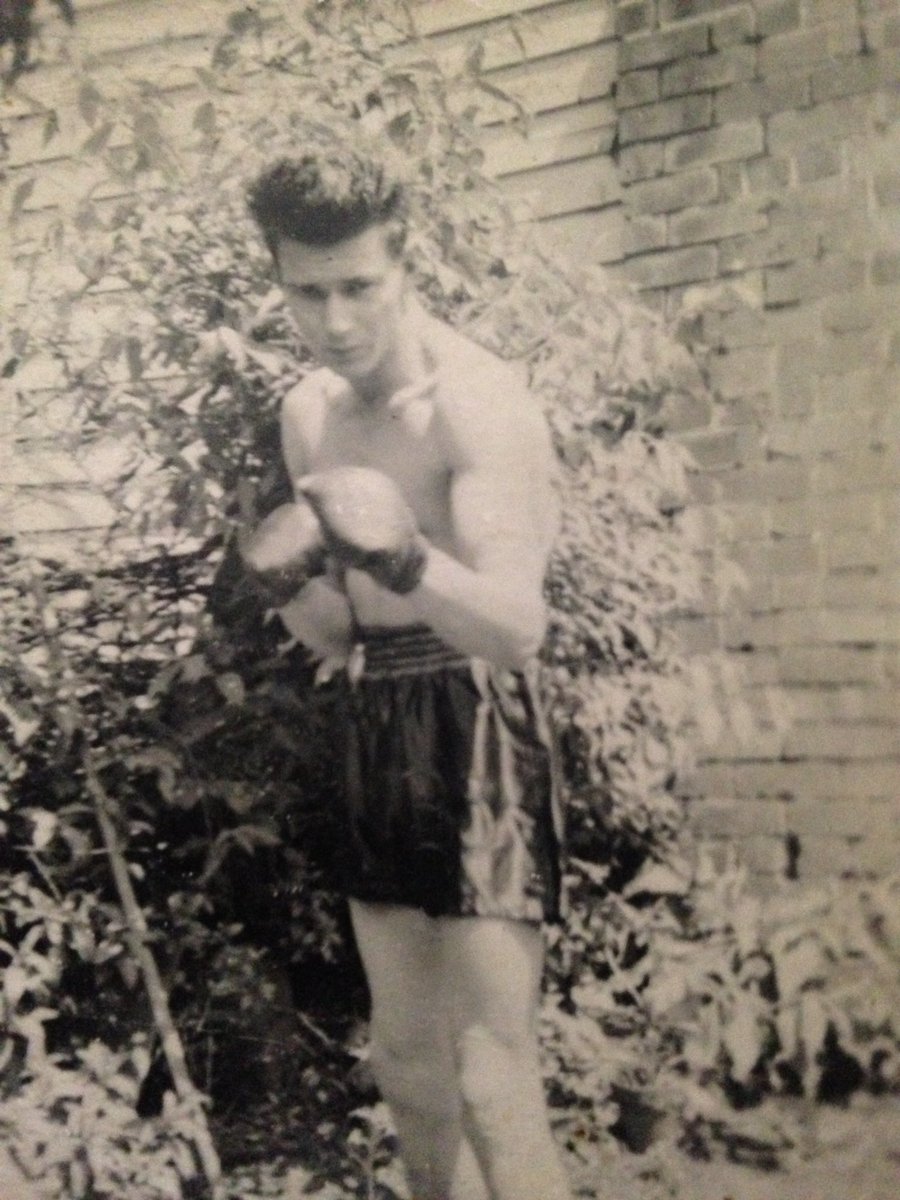 simmo9457's tweet photo. Lunch with dad #boxer #backintheday #straightleft #southampton #england #unreal #StillGotIt #hair #bertsims https://t.co/N9mAdZyUux