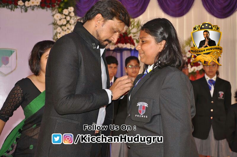 BeingSudeepianz's tweet photo. Exclusive pictures..
Namma @KicchaSudeep Anna with #Saanvi
#SchoolPerfect #ProudMoment https://t.co/YWKUkZaPL3