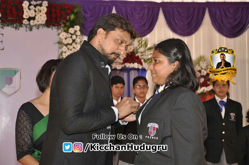 BeingSudeepianz's tweet photo. Exclusive pictures..
Namma @KicchaSudeep Anna with #Saanvi
#SchoolPerfect #ProudMoment https://t.co/YWKUkZaPL3
