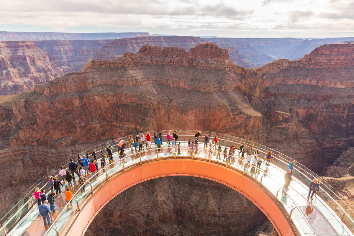 usacarshire's tweet photo. #GrandCanyonSkywalk #HorseshoeShaped #CantileverBridge #GlassWalkway in #MohaveCounty #Arizona with https://t.co/bYs3A6366L #BestReantalCars https://t.co/wI0W0HUDWV