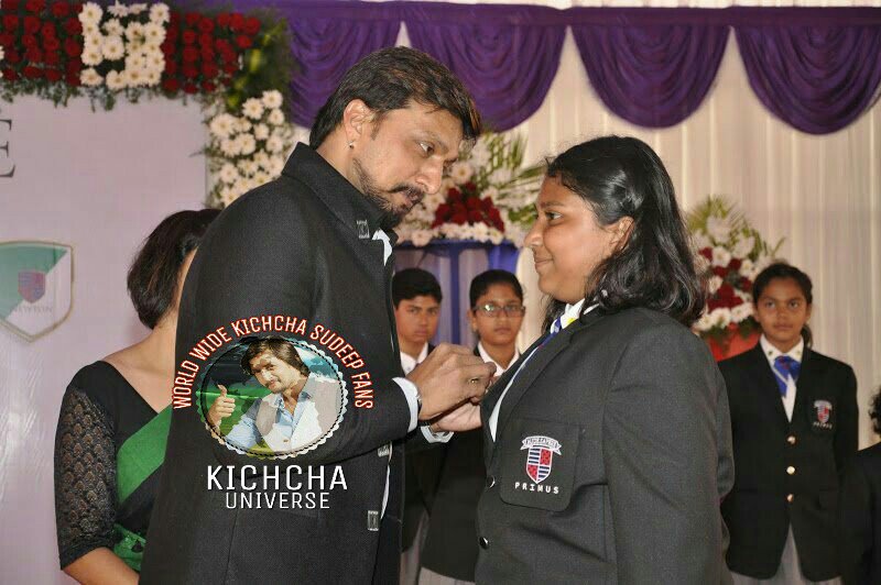 KicchaUniverse's tweet photo. Exclusive pictures..
Namma @KicchaSudeep Anna with #Saanvi
#SchoolPerfect #ProudMoment https://t.co/Q101siu0AC