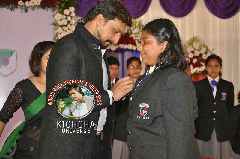 KicchaUniverse's tweet photo. Exclusive pictures..
Namma @KicchaSudeep Anna with #Saanvi
#SchoolPerfect #ProudMoment https://t.co/Q101siu0AC