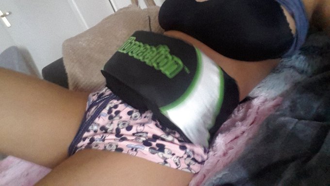 Trying my vibroaction belt. ...?? it s good for lazy girl lol https://t.co/tJyqynFfkU