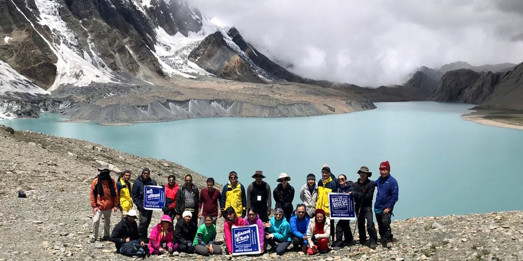 SadhguruJV's tweet photo. Tilicho Lake - 16563 ft. Most Spectacular! -Sg #KailashWithSadhguru https://t.co/Gpbs0ZI7TF