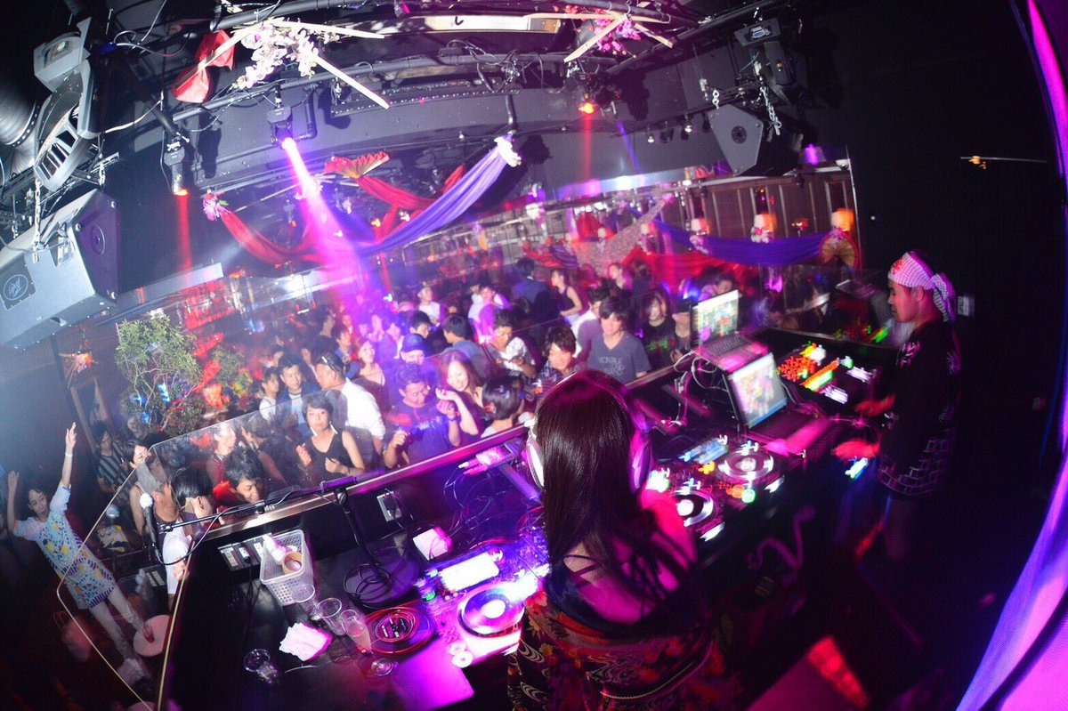 DJMikaKitten's tweet photo. Geisha Night👘🍶✨Techno × 和🎌🎍 @BARONosaka Photo📸 by @TOKKUN0317 #techno #techhouse #geishanight https://t.co/18If6KxOkB