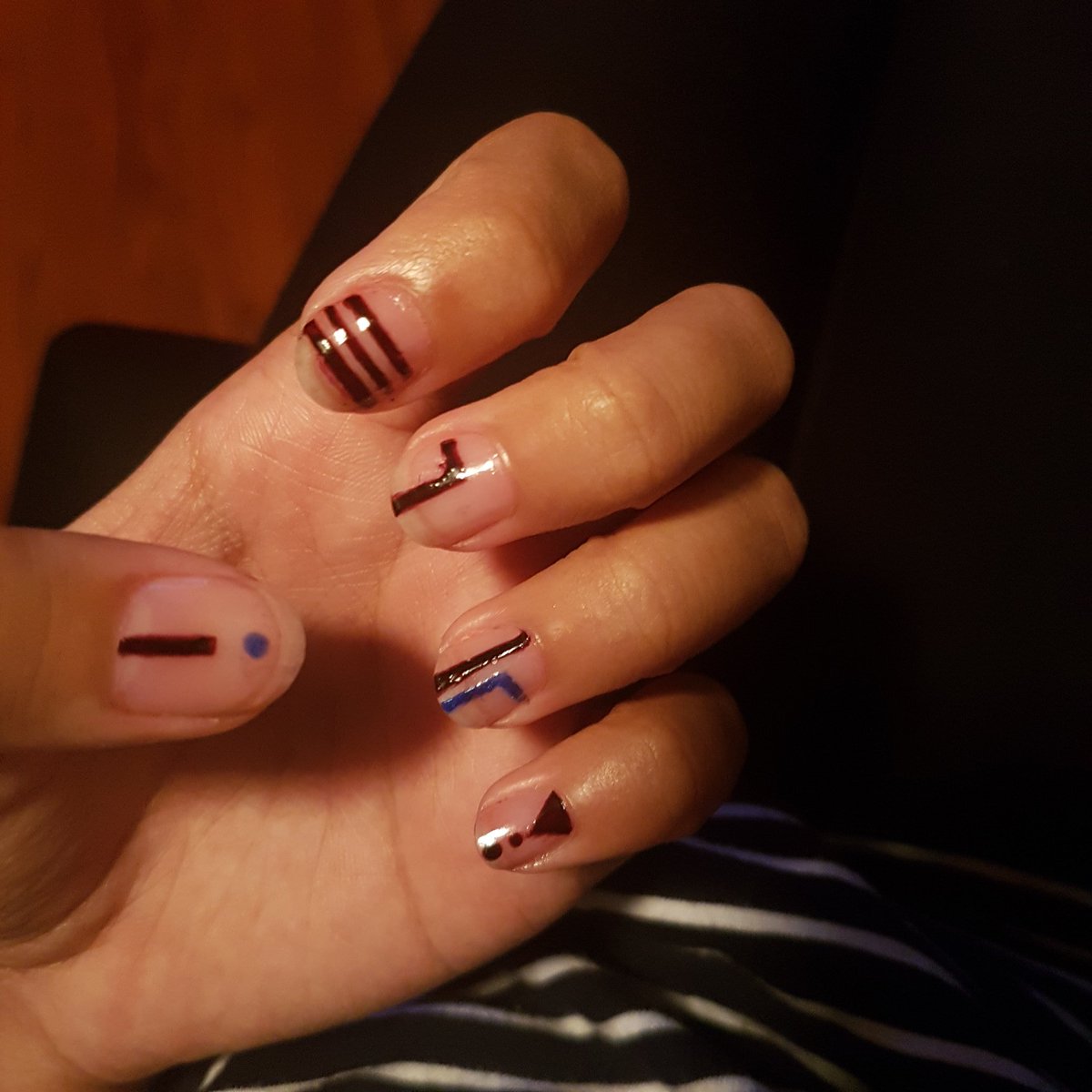 aymafanofol's tweet photo. When you think Sehun's nail polish is easy, think again. 😂 #4thtime #stillnotperfect #Sehun #nailpolish #EXO #엑소 #세훈 https://t.co/ehKtIsPJRl
