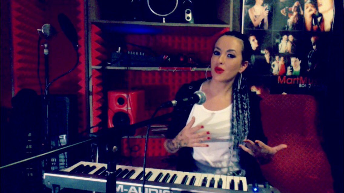 Martina___Music's tweet photo. #vocalcoach #vocalist #vocaltraining #урокивокала #coachingonline #урокивокаламосква #уроивокалапоскайпу #голос #певец #певица https://t.co/5fX3qqeLbB