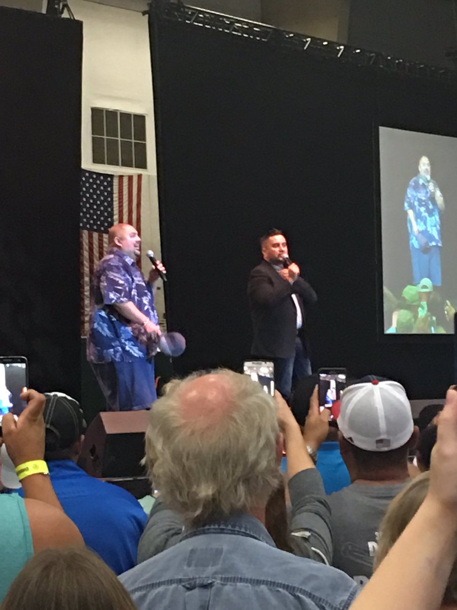 Cj_bebensee's tweet photo. @fluffyguy thanks for a great show. You're the best. Please come back again next year... or sooner! https://t.co/CH6EuwJ7Fw