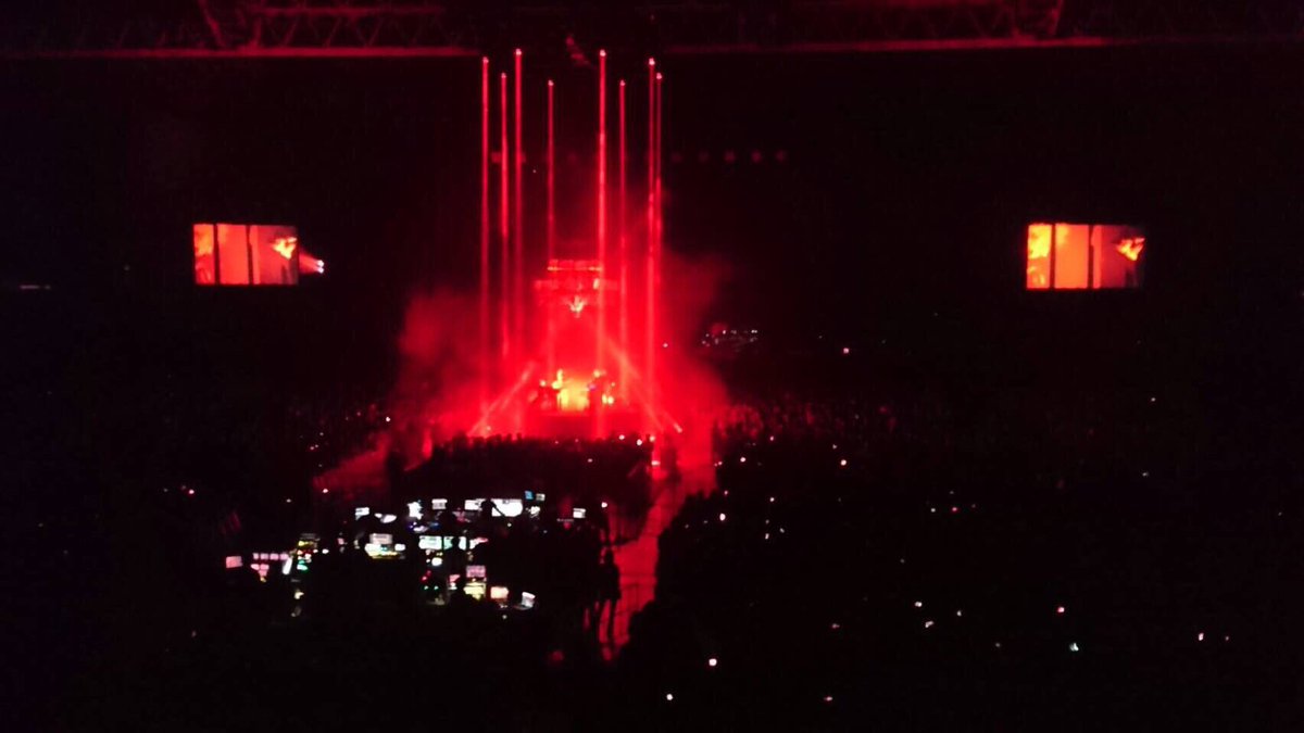 UPvh1j's tweet photo. 2016年 5月3日 thedinner初参戦マリンメッセ福岡に初めてセカオワのライブ見に行きました(*´꒳`*)
幻想的な世界観で凄かったです！！
初めのanti-heroで泣きました！
生のセカオワはこんなに感動するんだと思いました！
一生残る思い出となりました！ https://t.co/UGblcOa7Bx