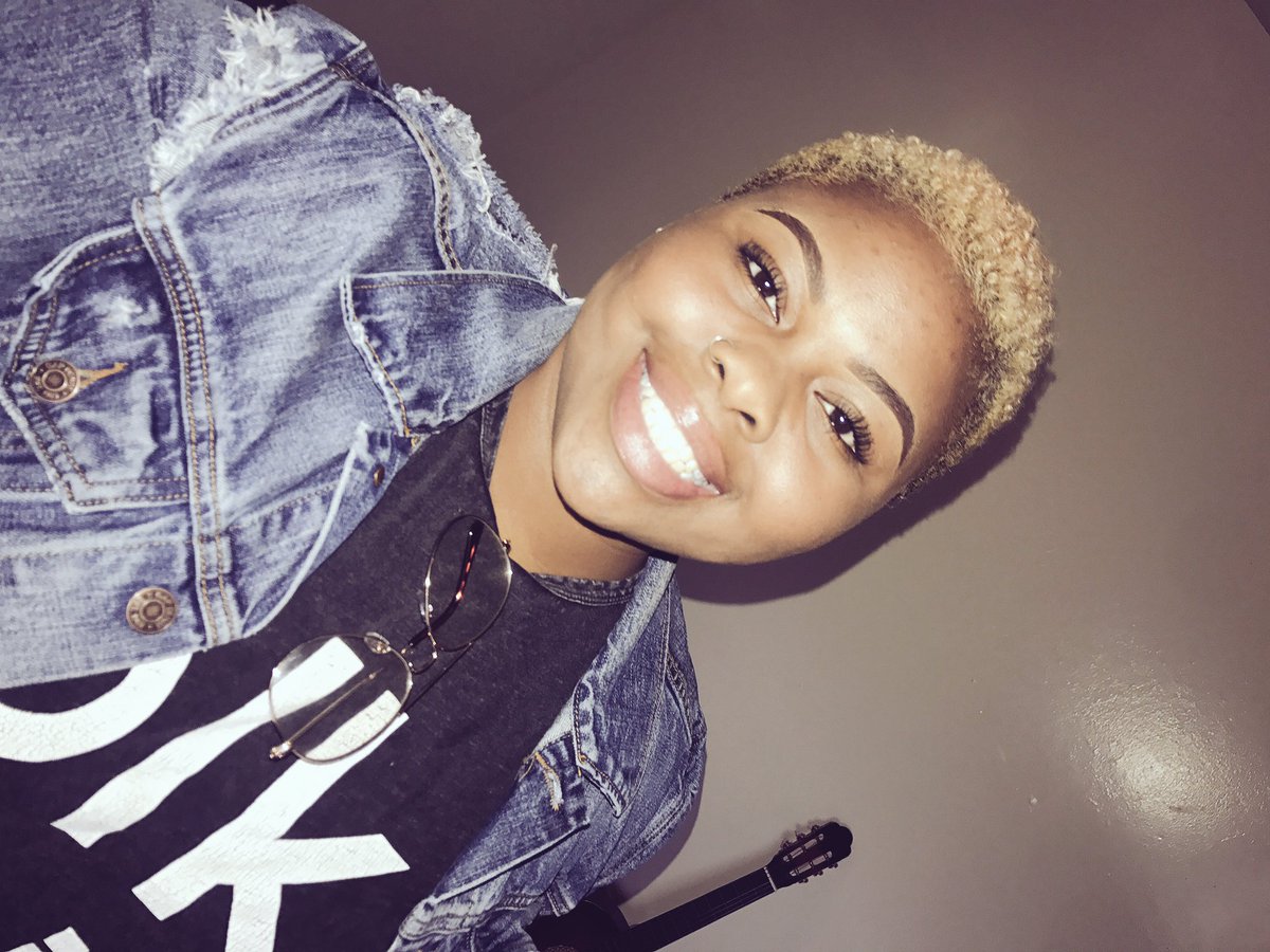 brownnnsuggar's tweet photo. #GoodDay #AwkwardAngle but I'm cute doe 😊 https://t.co/3MdIQUOAbR