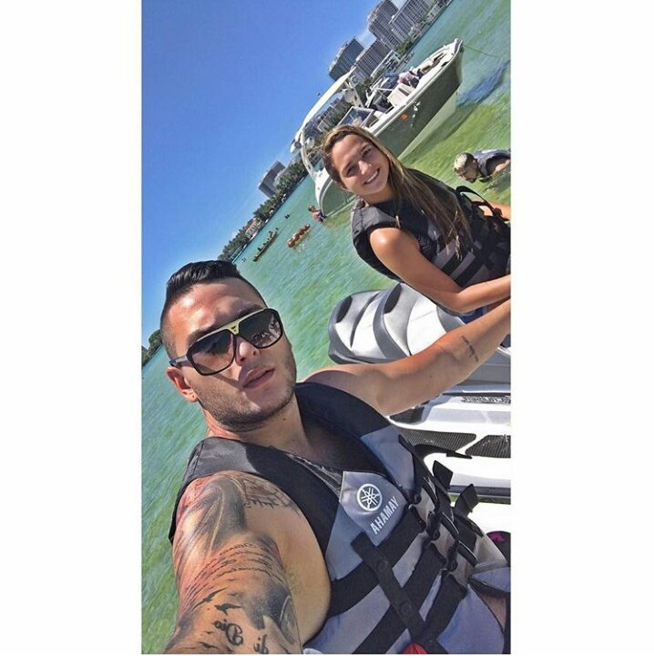 FansDeynaC's tweet photo. MIAMI BEACH. https://t.co/iVbHk819Lw