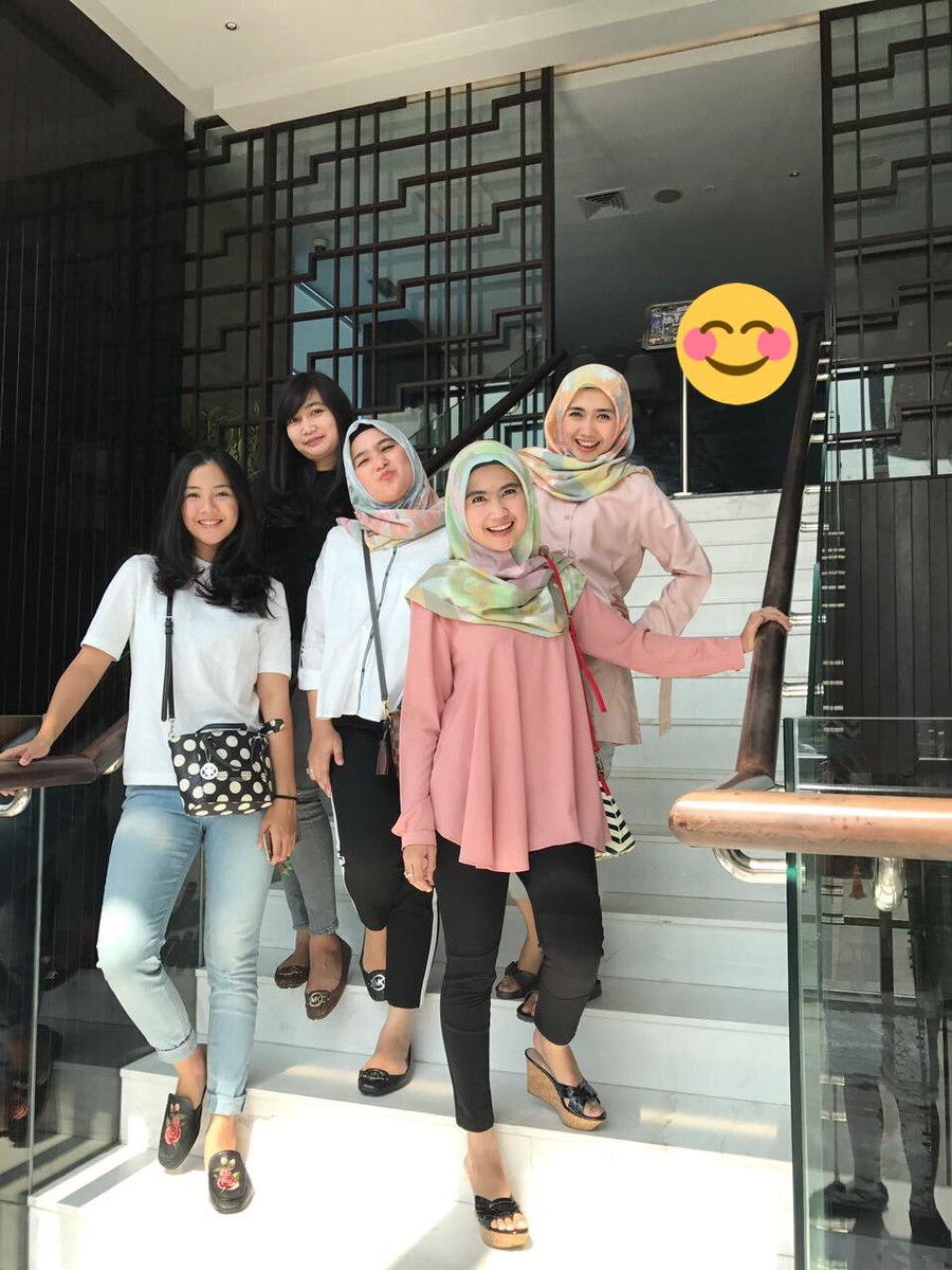 alineRah's tweet photo. My loply gurls https://t.co/ILhz0cOnTN