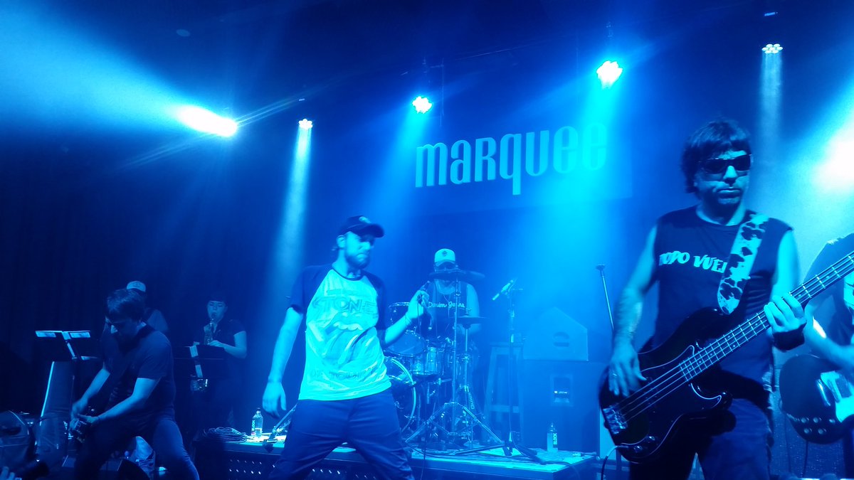 En vivo <a href="/TodoVuelveRock/">Todo Vuelve (Rock)</a> en el Marquee.
¿Querés Rock? La mejor banda 👉 Todo Vuelve