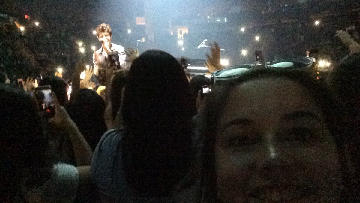 _legitmendes's tweet photo. posting for the first time in 4ever bc @ShawnMendes deserves the appreciation for the amazing performance he did in Houston last week ❤️ https://t.co/tXSrw36Hte