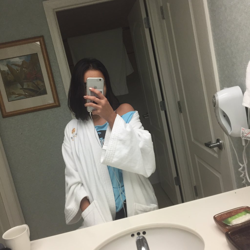 isabellarobrom's tweet photo. From now on all of my tweets are gonna come with this picture attached to them until I find a better one https://t.co/Xgdgt4NDJN