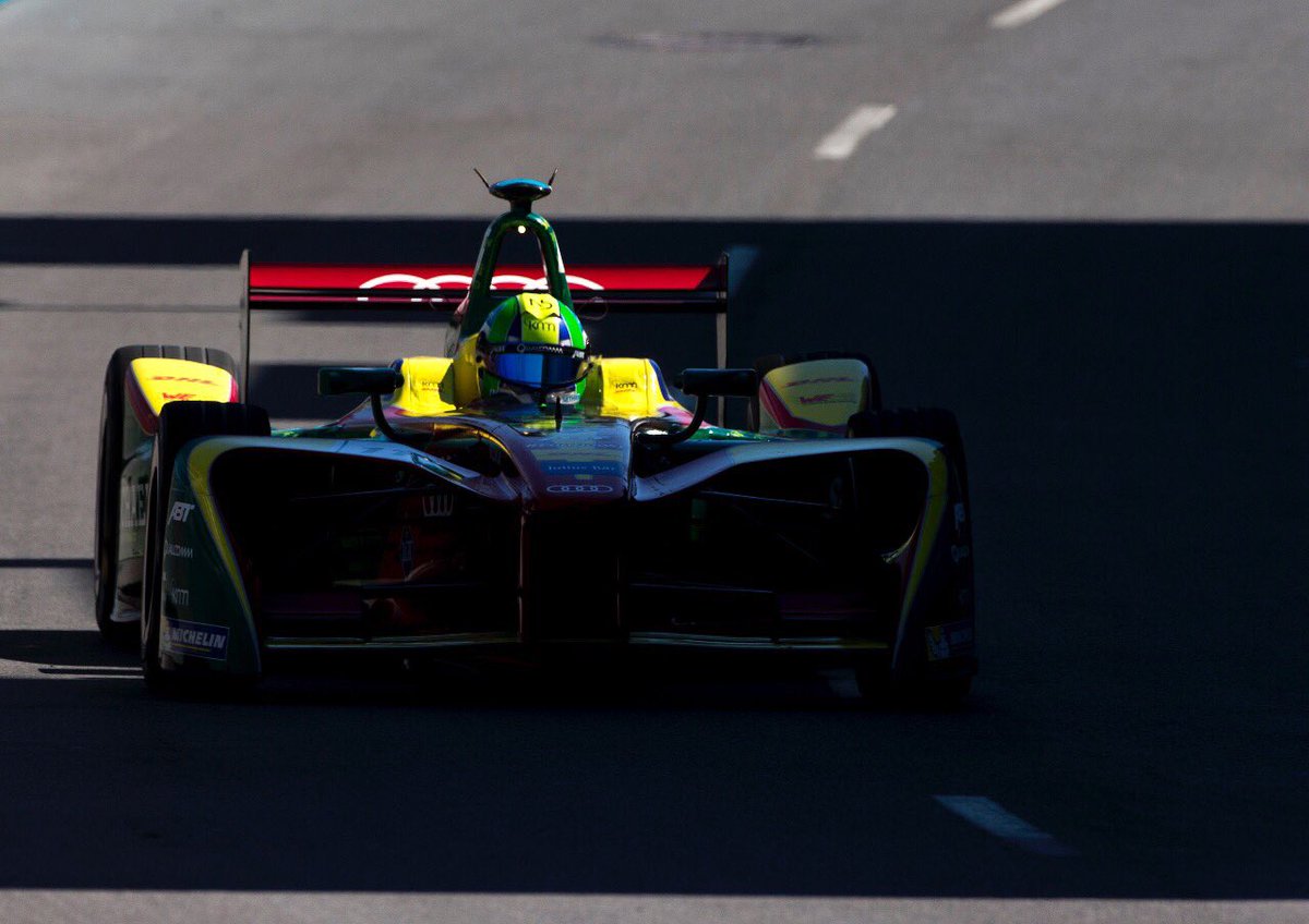 queleccom's tweet photo. .@LucasdiGrassi gana la primera carrera del ePrix de Montreal y se coloca líder del campeonato de la Fórmula E. ¡Mañana se decidirá todo! https://t.co/ZjcYNcfziX