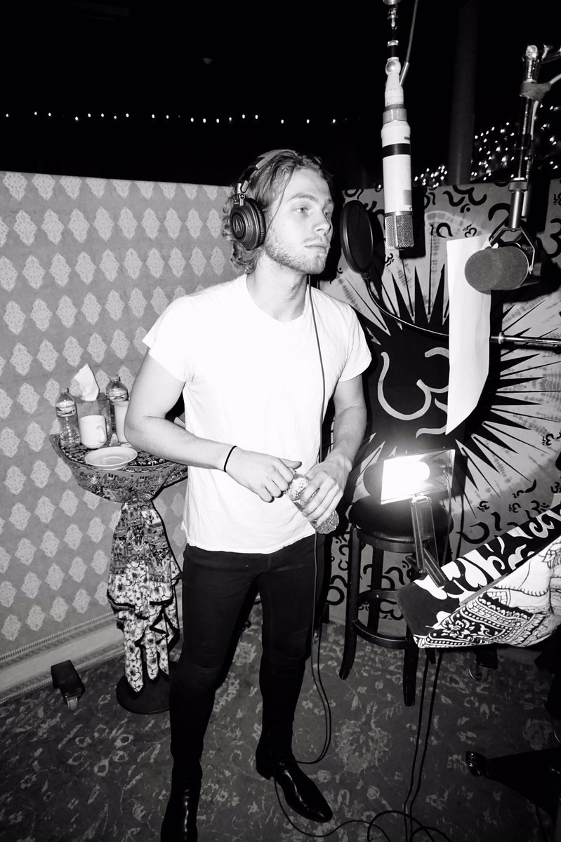 Luke5SOS's tweet image. Luke moodings 📸 @Ashton5SOS