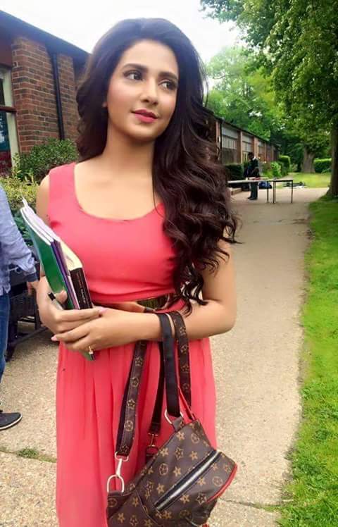 Avika_Rr's tweet photo. गुजारिश हमारी वह मान न सके,
मज़बूरी हमारी वह जान न सके,
कहते हैं मरने के बाद भी याद रखेंगे,
जीते जी जो हमें पहचान न सके https://t.co/Fjg7ZFBwxC