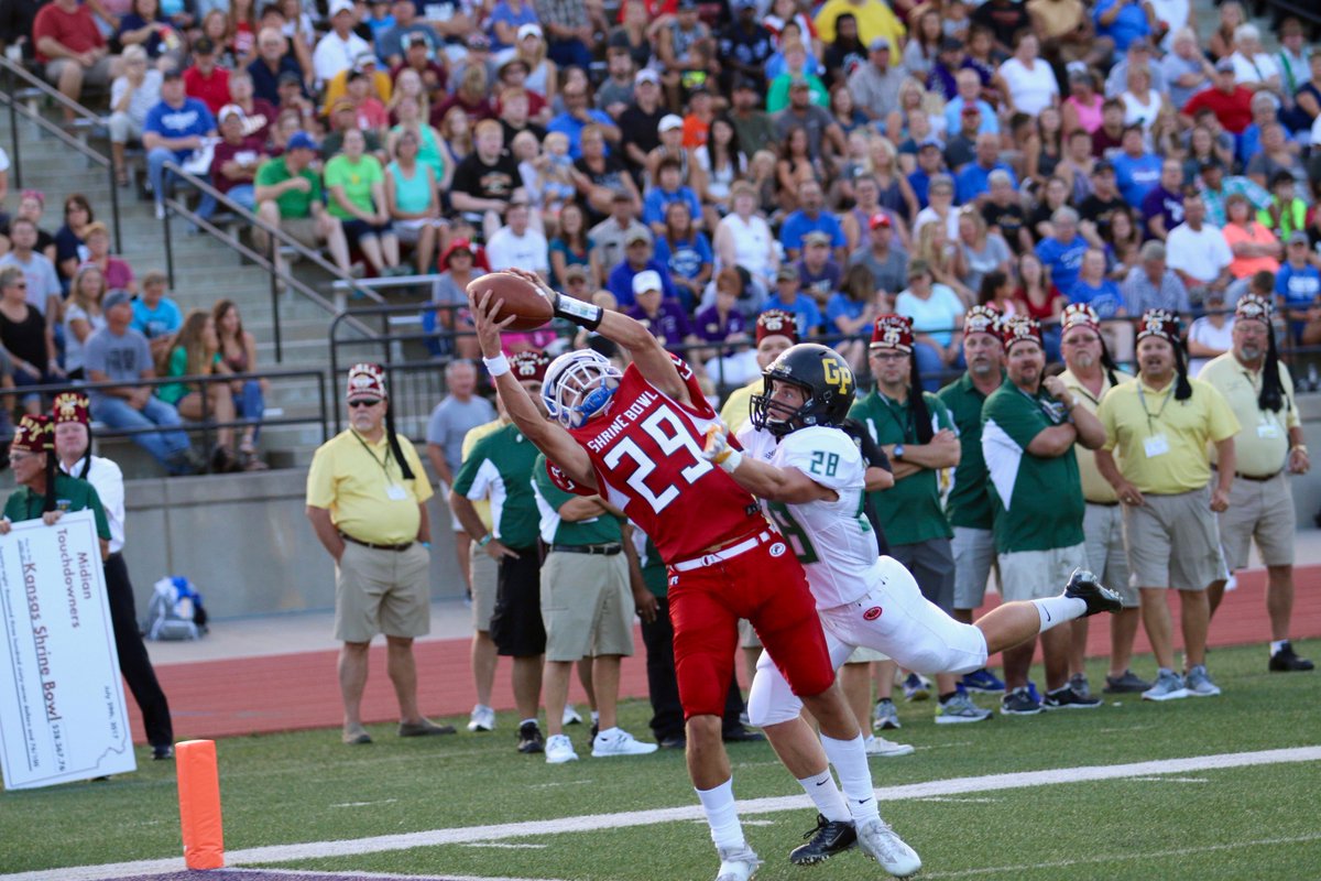 SusanaPhotos's tweet photo. Boom! @LuckyLefty_33 @kpreps @sportsinkansas @KSShrineBowl https://t.co/Lgspr4qodM
