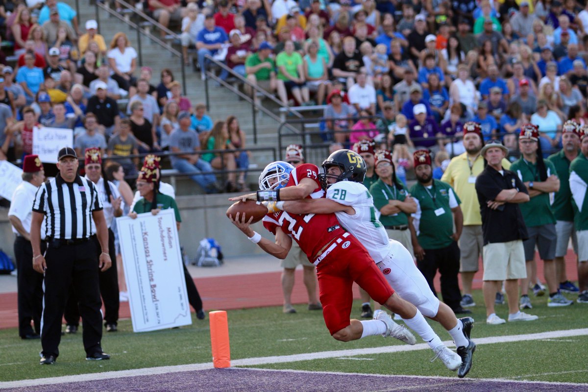 SusanaPhotos's tweet photo. Boom! @LuckyLefty_33 @kpreps @sportsinkansas @KSShrineBowl https://t.co/Lgspr4qodM
