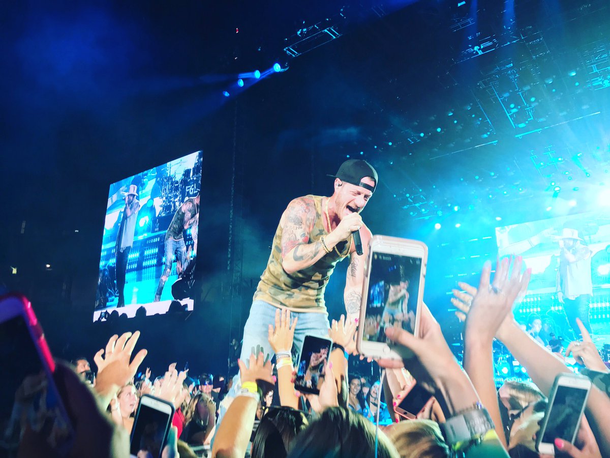 K102's tweet photo. Massive thank you to everyone who tweeted and hung out with K102 and @FLAGALine tonight! #K102FGL π§ https://t.co/FUpUafG9DE
