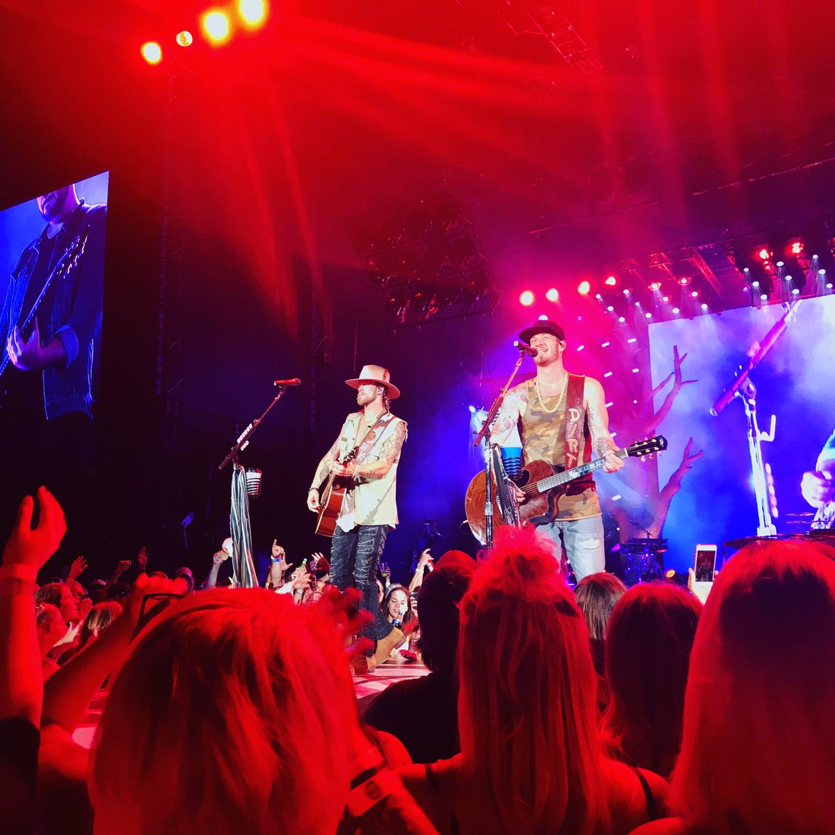 K102's tweet photo. Massive thank you to everyone who tweeted and hung out with K102 and @FLAGALine tonight! #K102FGL π§ https://t.co/FUpUafG9DE