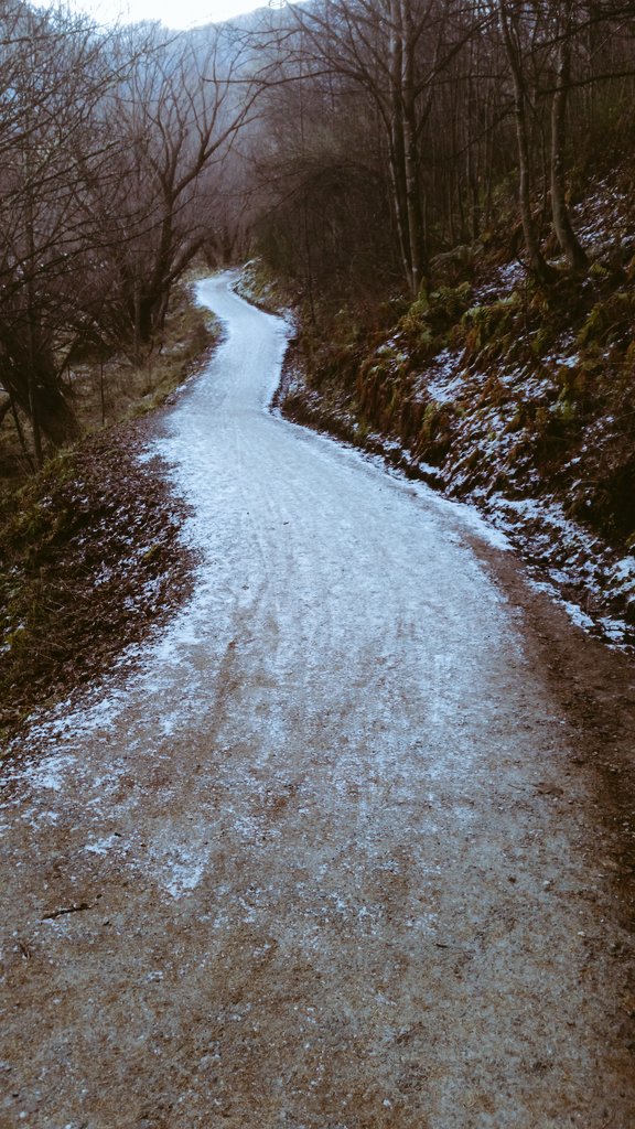 romanoleelo's tweet photo. The #arrowriver #arrowtown looking like a ice rink #winter https://t.co/GyWn2N3g3D