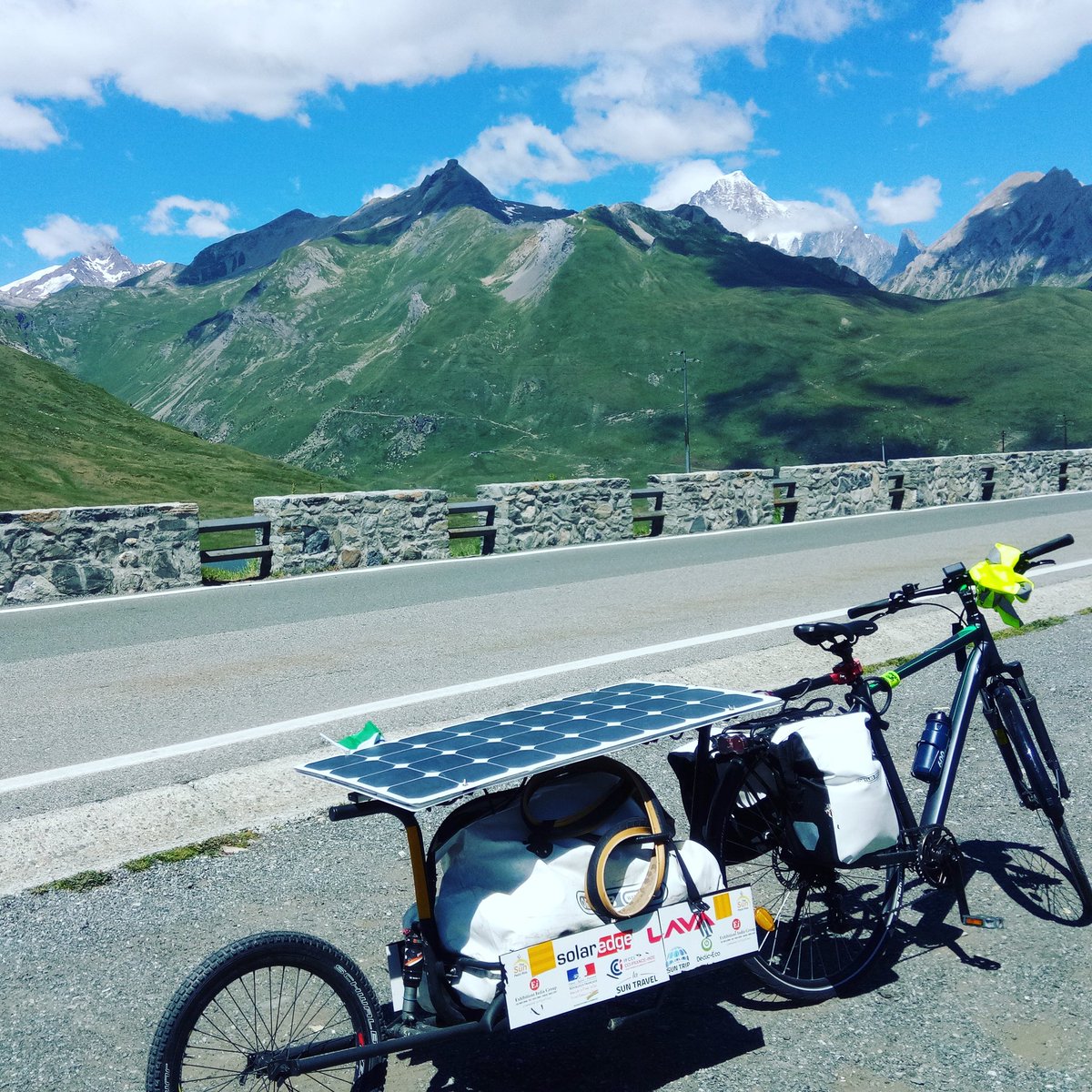 SunPedal_Ride's tweet photo. Experiences of #suntrip2017. @TheSunTrip @LavaMobile @SolarEdgePV @exhibitionsindi @QOSENERGY we thank the supporting organisations! #solar https://t.co/qbgLt2lrqm