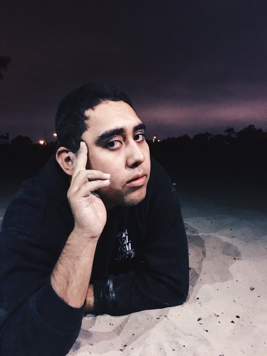 duhitsdiego's tweet photo. ♊️☔️🖤🎆🔮💜 https://t.co/RHzkH10p5Q