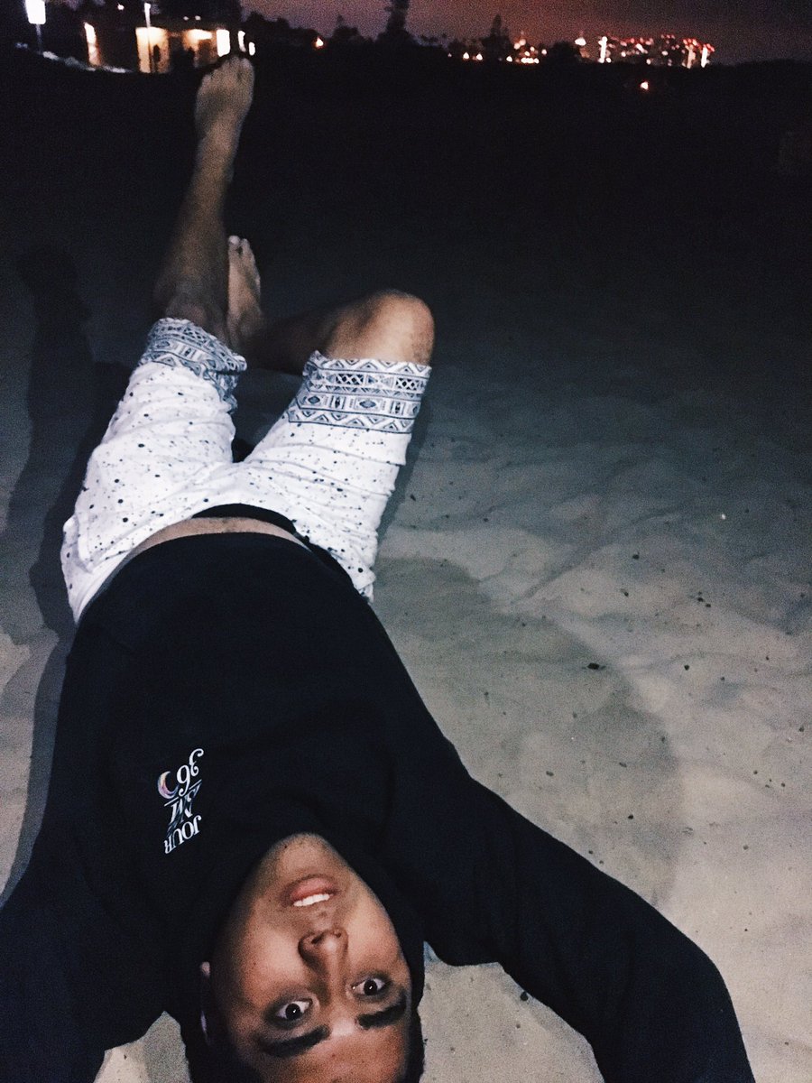 duhitsdiego's tweet photo. ♊️☔️🖤🎆🔮💜 https://t.co/RHzkH10p5Q
