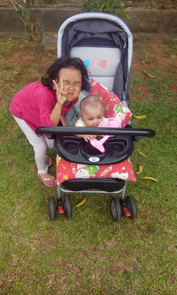 AqiraSyaffa's tweet photo. Kakak Farah Yg Over,Yg Sentiasa Ada Untuk Rara https://t.co/CtU6TvsEAP