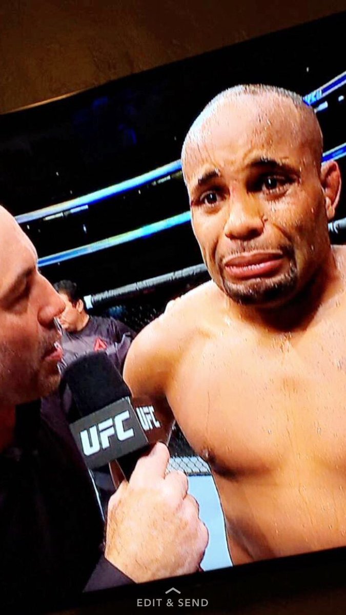 DonniMagz's tweet photo. Joe Rogan didn't have to do DC dirty like that though #UFC214 https://t.co/lAqNcFY7Uo