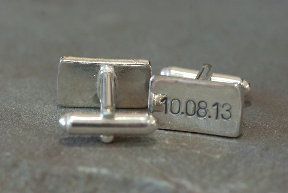 SilverSculptor's tweet photo. Personalized Sterling Silver Mr & Mrs and Date Cuff links,… https://t.co/XaOpZwhwOu #SilverSculptor #CustomCufflinks https://t.co/suISahv5vo
