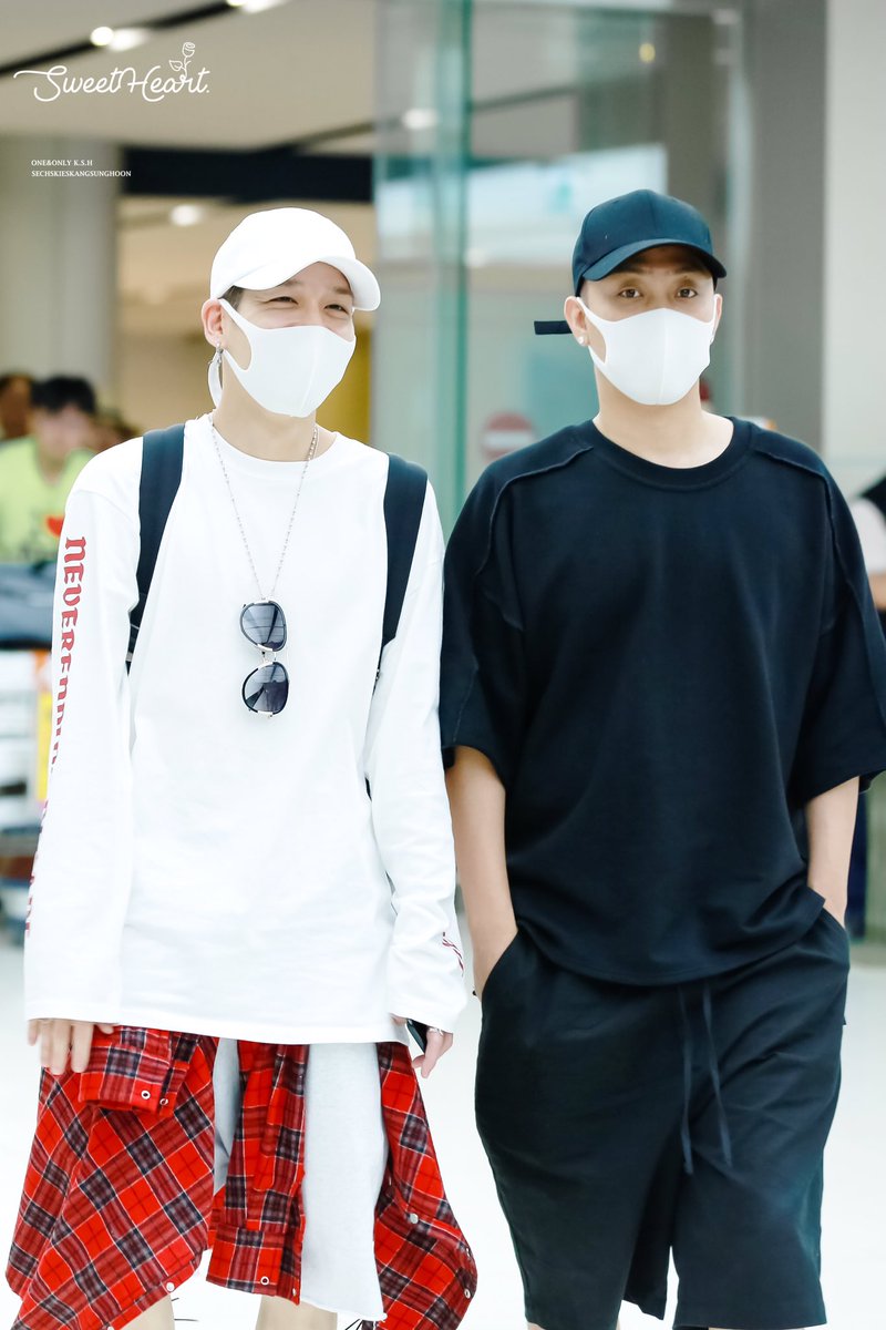 SweetHeart_0222's tweet photo. 20170729 김포공항 
후니야! 왜 이렇게 기뻐？😄😄
🍊Jeju Brother 🍊⚫️⚪️
#강성훈 #은지원 #eunjiwon #kangsunghoon #젝스키스 #sechskies #姜成勋 #カンソンフン https://t.co/x4kxgVkUF8