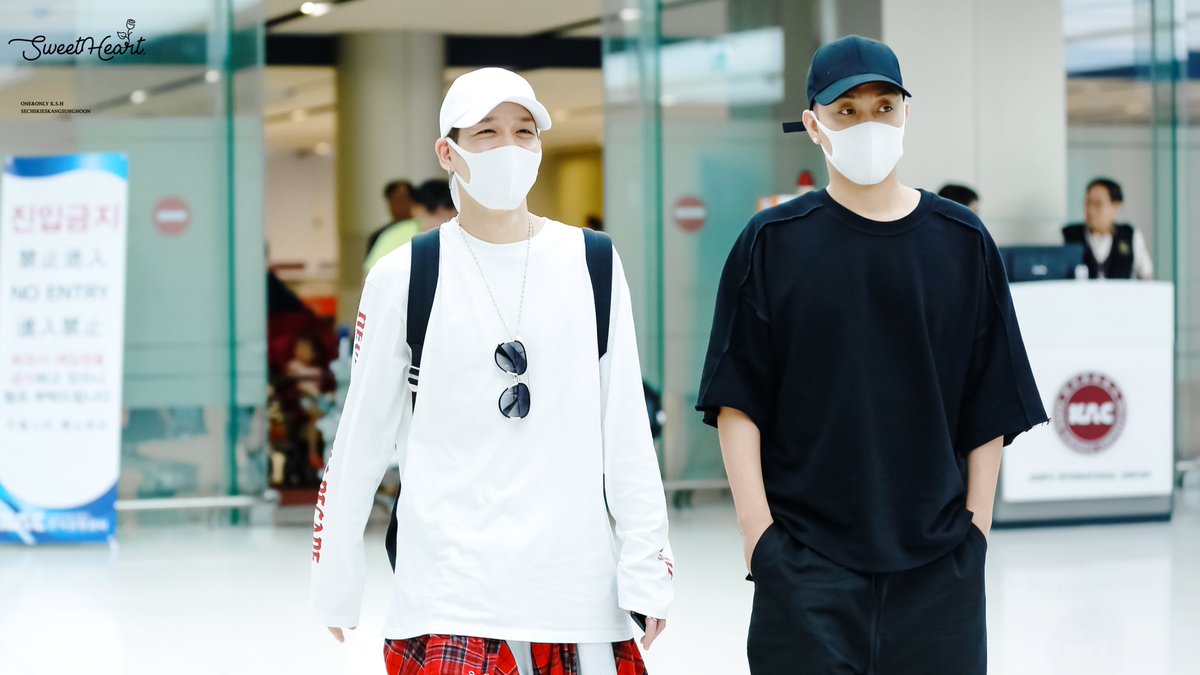 SweetHeart_0222's tweet photo. 20170729 김포공항 
후니야! 왜 이렇게 기뻐？😄😄
🍊Jeju Brother 🍊⚫️⚪️
#강성훈 #은지원 #eunjiwon #kangsunghoon #젝스키스 #sechskies #姜成勋 #カンソンフン https://t.co/x4kxgVkUF8