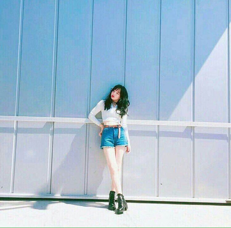 OTTOWNGLOBAL's tweet photo. Name: Lim Nayeon • @OTEntNayeon 
Group: Twice
Position: Lead Vocalist, Lead Dancer https://t.co/pjUSseGZBz