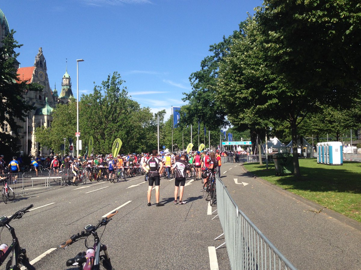 ciemalla's tweet photo. Und sogar Sonnenschein ... #Startformation @ProAmHannover ... https://t.co/xiK0JI9a8y