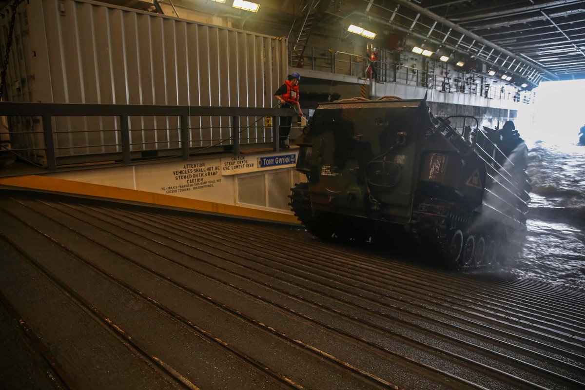 15thMEUOfficial's tweet photo. All aboard!

AAVs embark the USS San Diego. #MEULife #AMAARG https://t.co/6dvZfY4Z36