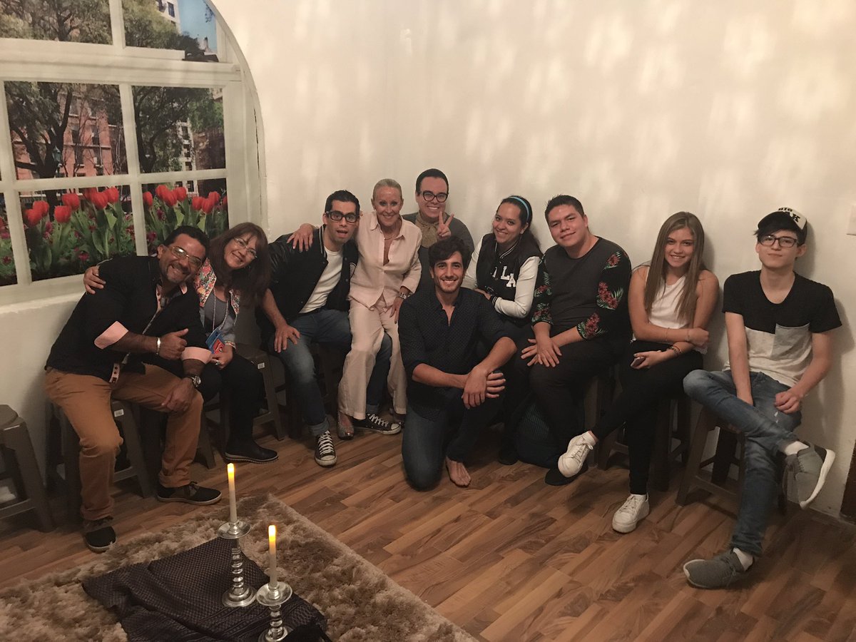 PacienteTC's tweet photo. Gracias al público que vino hoy! Los esperamos mañana en el fin de temporada! #MiNuevoPaciente https://t.co/HIVGNbVbgU
