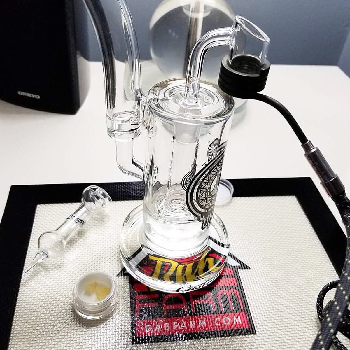 DabFarm's tweet photo. Our eBoss Mini #dab bundle. Full setup for $325 includes #XL #eNail #C2Glass #rig, quartz #carbcap #dabber &amp; #banger https://t.co/5lvyEUdEhH https://t.co/HobMrlNyf5