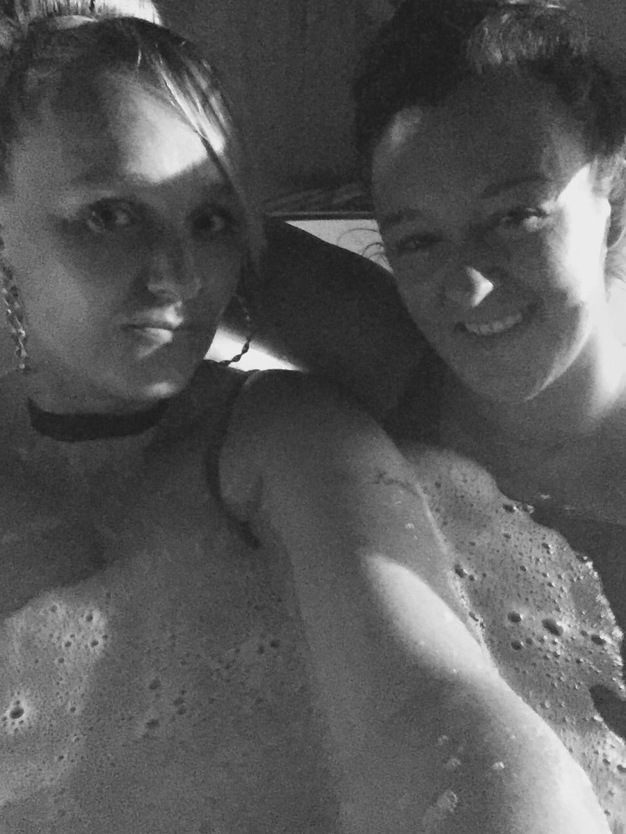 manda_sheppard's tweet photo. #hottub #birthdaycelebrations #34today #bestie https://t.co/9BaOPGGh0D