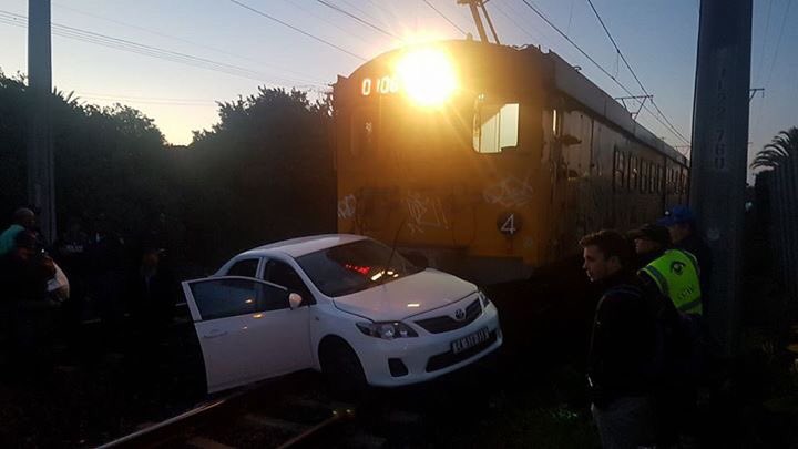 dramtax's tweet photo. #Train crash @Westlake. Photos Rayburn Windvogel https://t.co/aC1SPpeoq5
