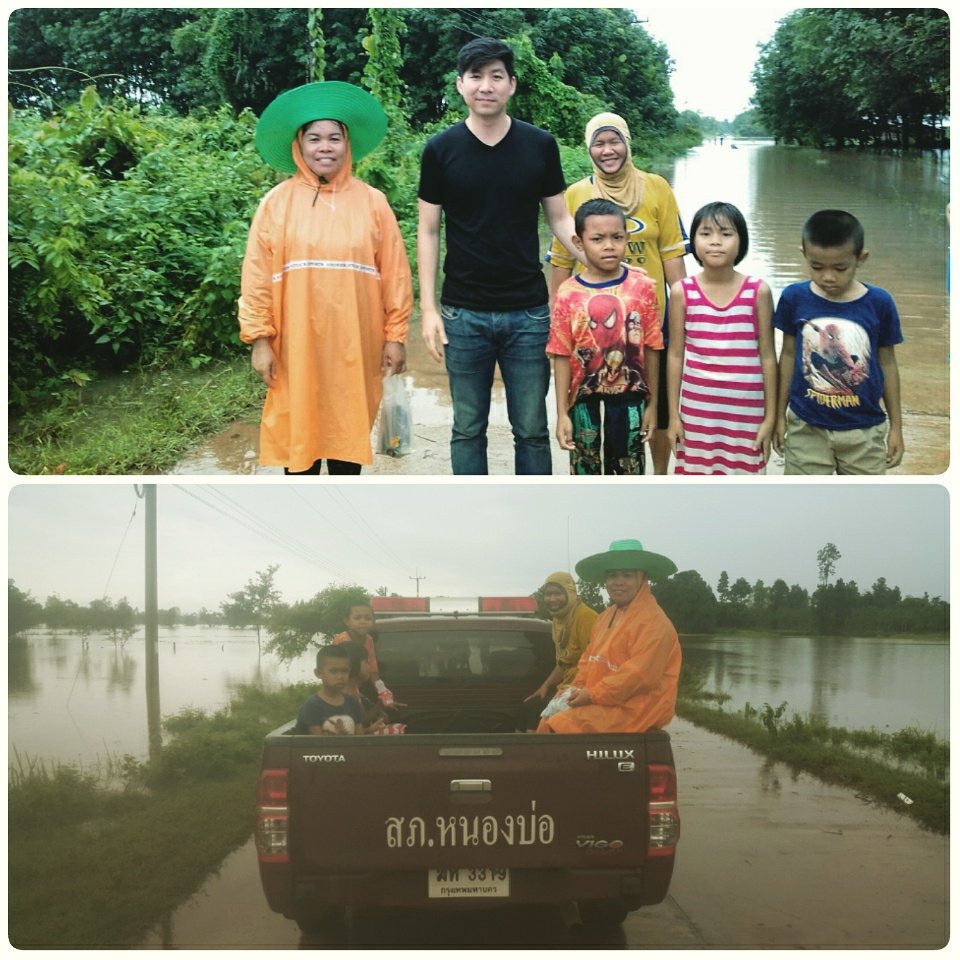 PaknumTraffic's tweet photo. @js100radio @TRS995radio @fm91trafficpro @traffy ที่บ้านหมากเฟือง ตอนนี้ระดับน้ำเริ่มสูงขึ้นมาก/ตำรวจหนองบ่อ มาช่วยชาวบ้านเตรียมอพยพครับ https://t.co/JQS2psyctr