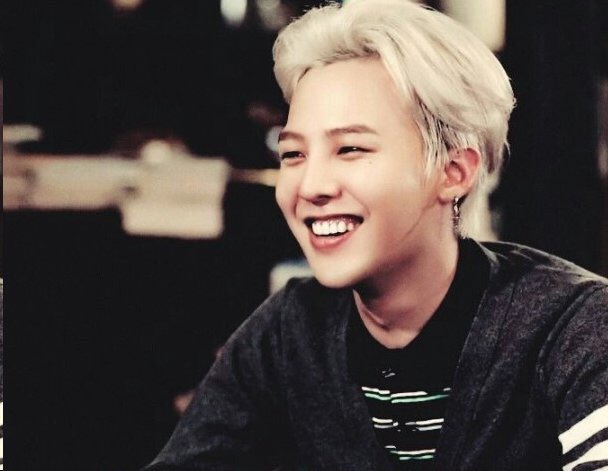 HelenaHelenaF's tweet photo. Кто сказал, что нельзя очаровать одной улыбкой #BIGBANG #Gdragon https://t.co/WeuPcbIMLT