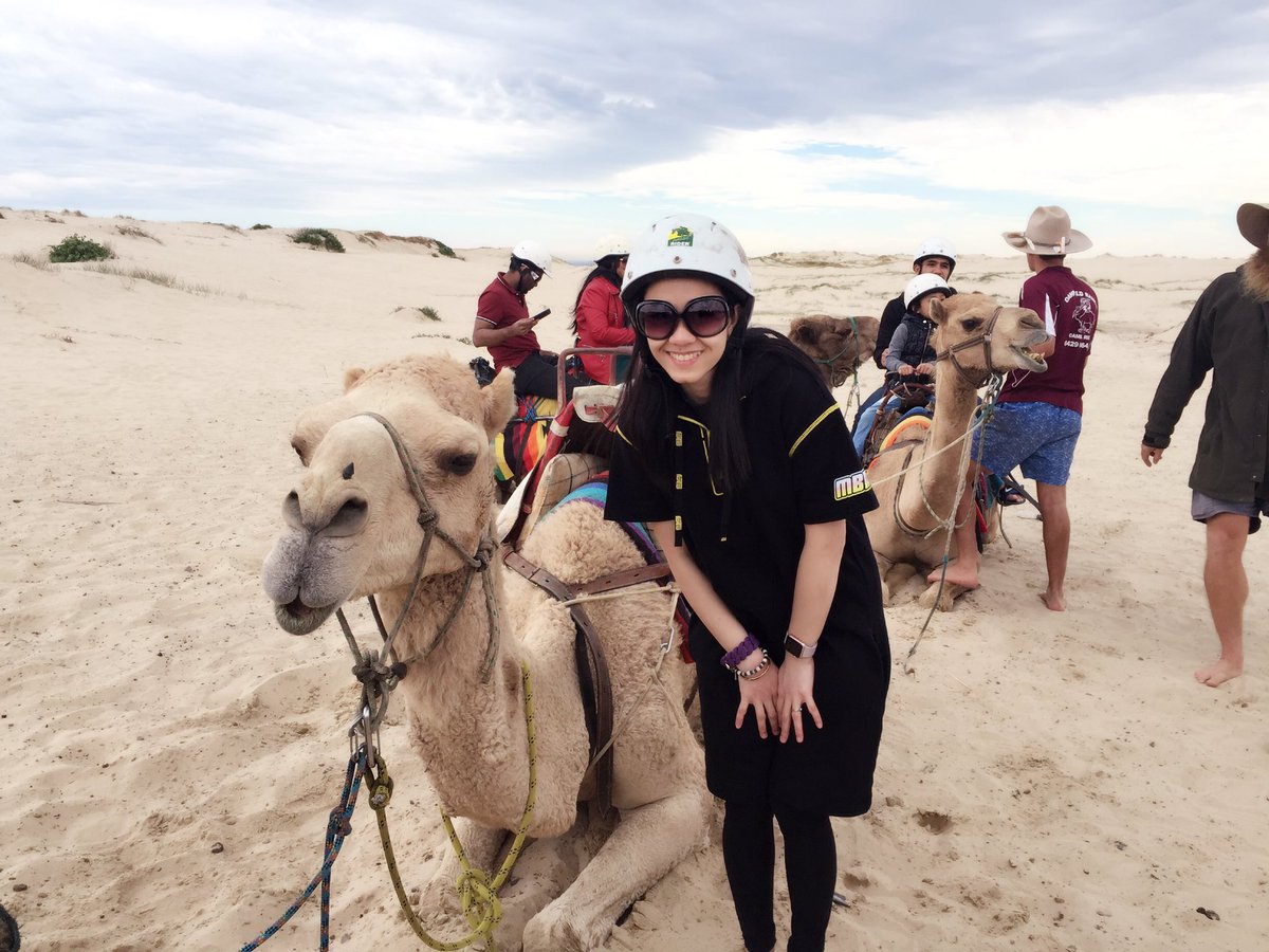 MzMakarov's tweet photo. Friends naman kami.. 😂 #hellocamel https://t.co/FL3w2Z1BMS