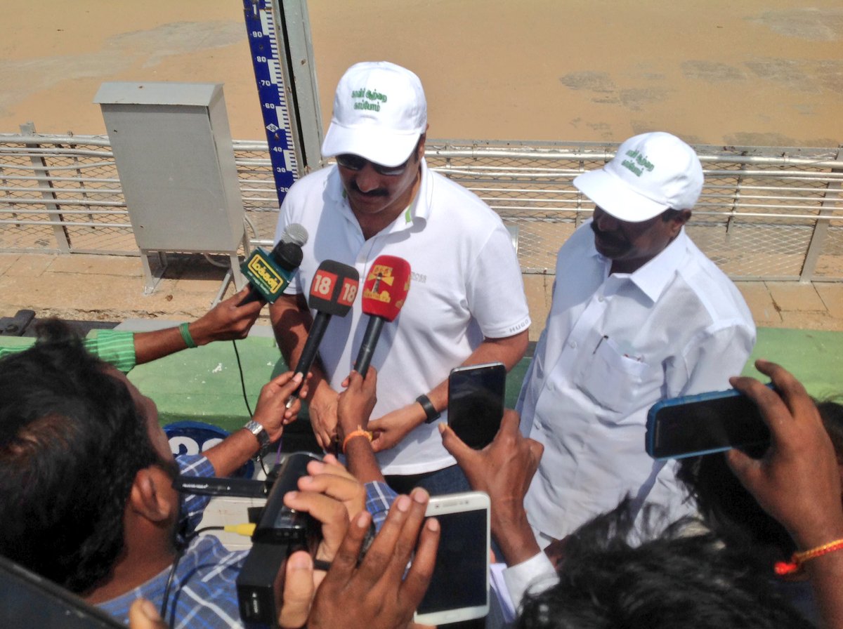 PMKANBUMANI's tweet photo. 3rd Day protest for #SaveCaveri @draramadoss visiting Kallanai Dam.. #SaveWater #SaveLand https://t.co/s4AXVrxlNY